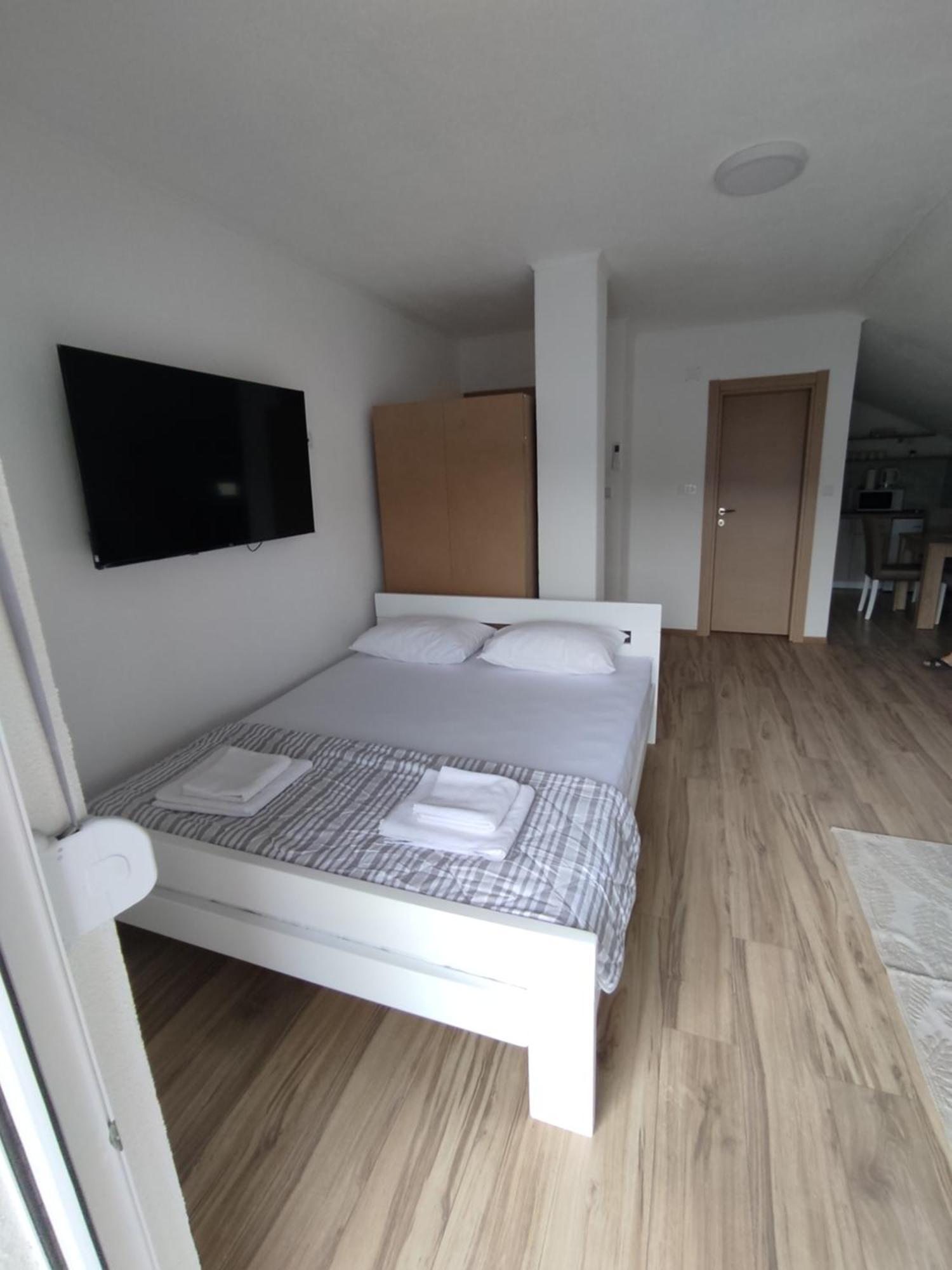 View Of The City - Studio Apartment Мостар Екстериор снимка