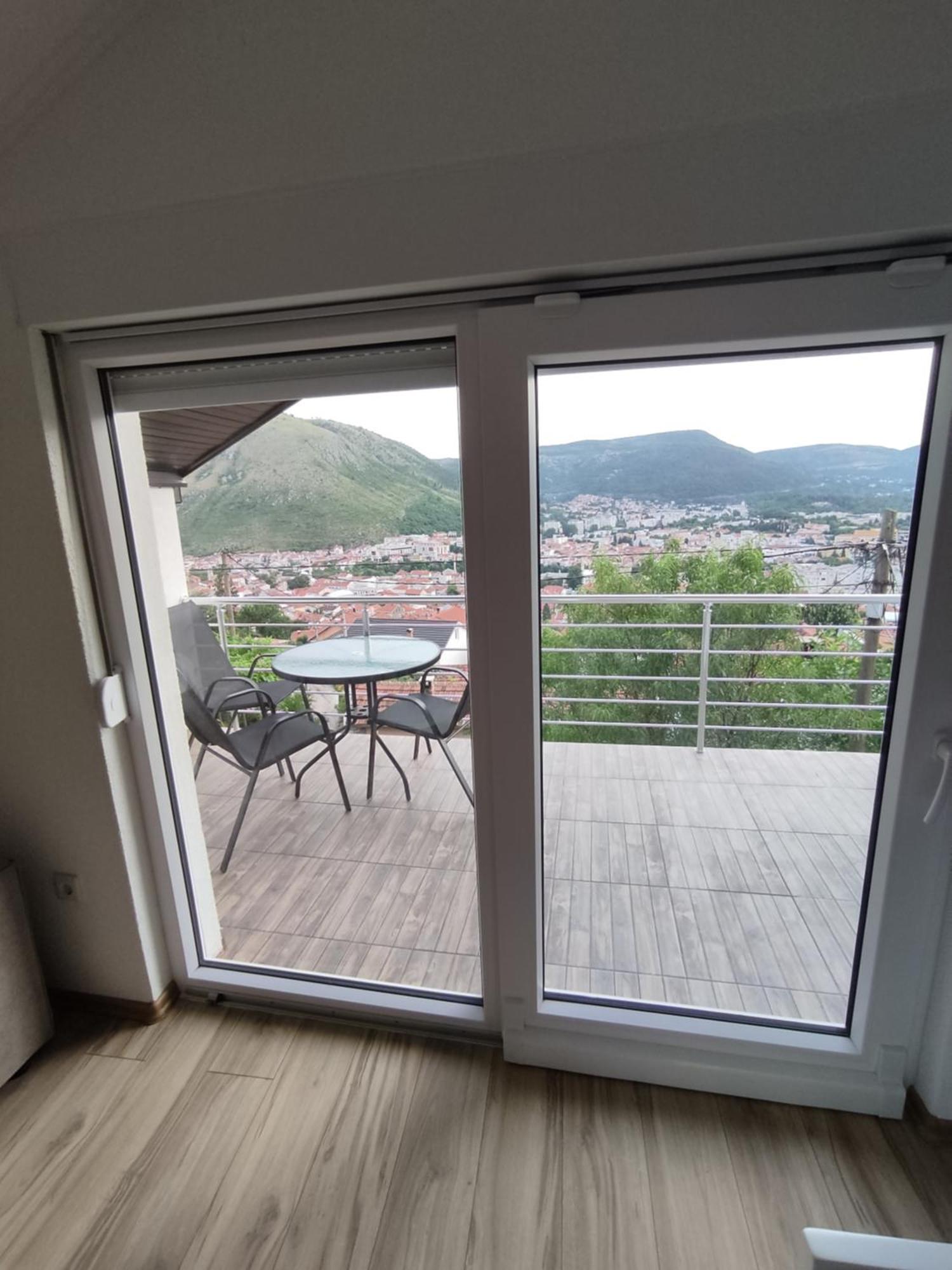 View Of The City - Studio Apartment Мостар Екстериор снимка