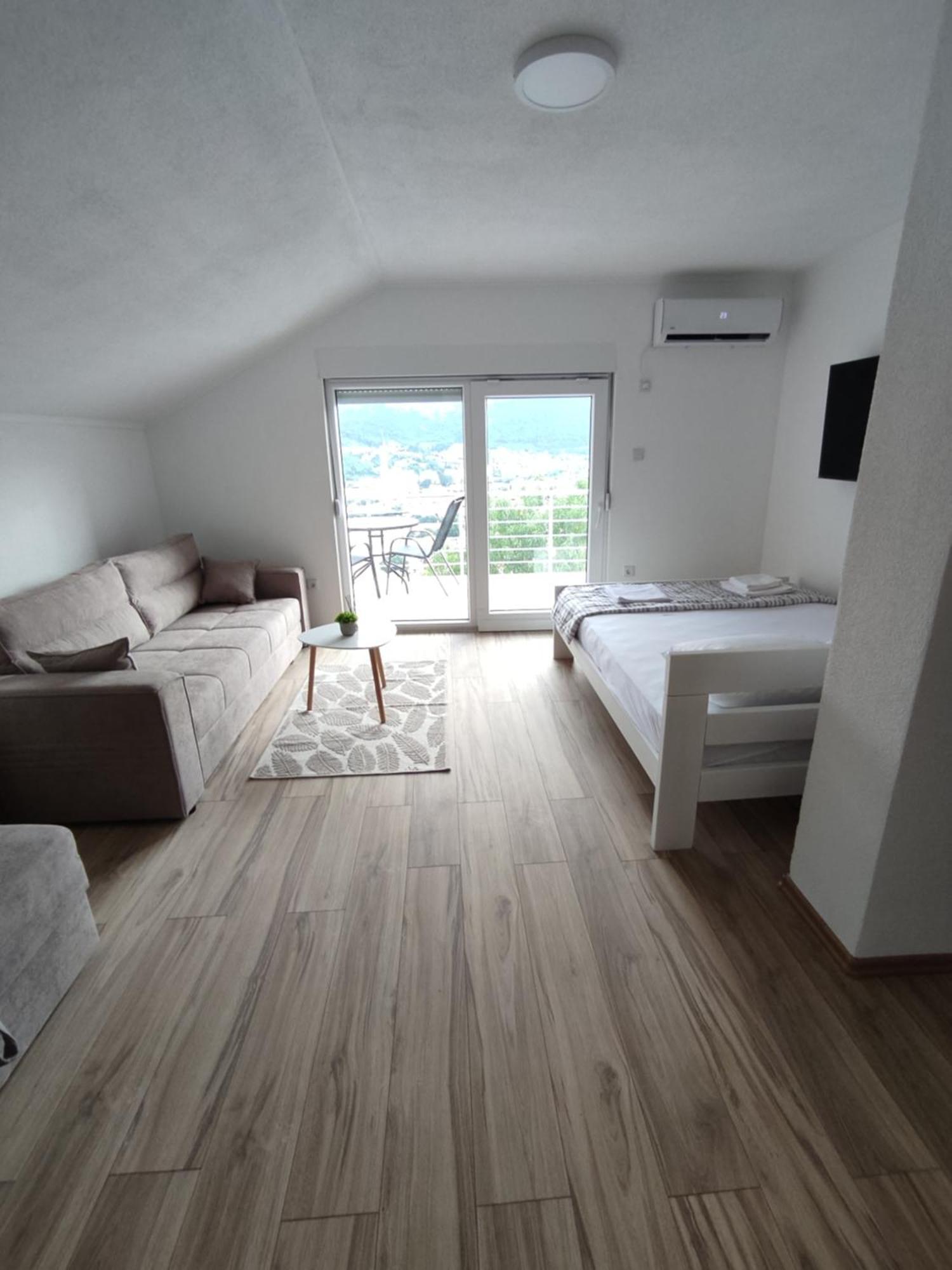 View Of The City - Studio Apartment Мостар Екстериор снимка