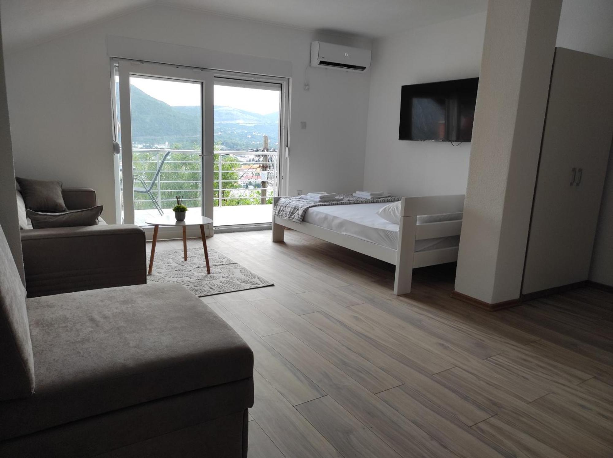 View Of The City - Studio Apartment Мостар Екстериор снимка