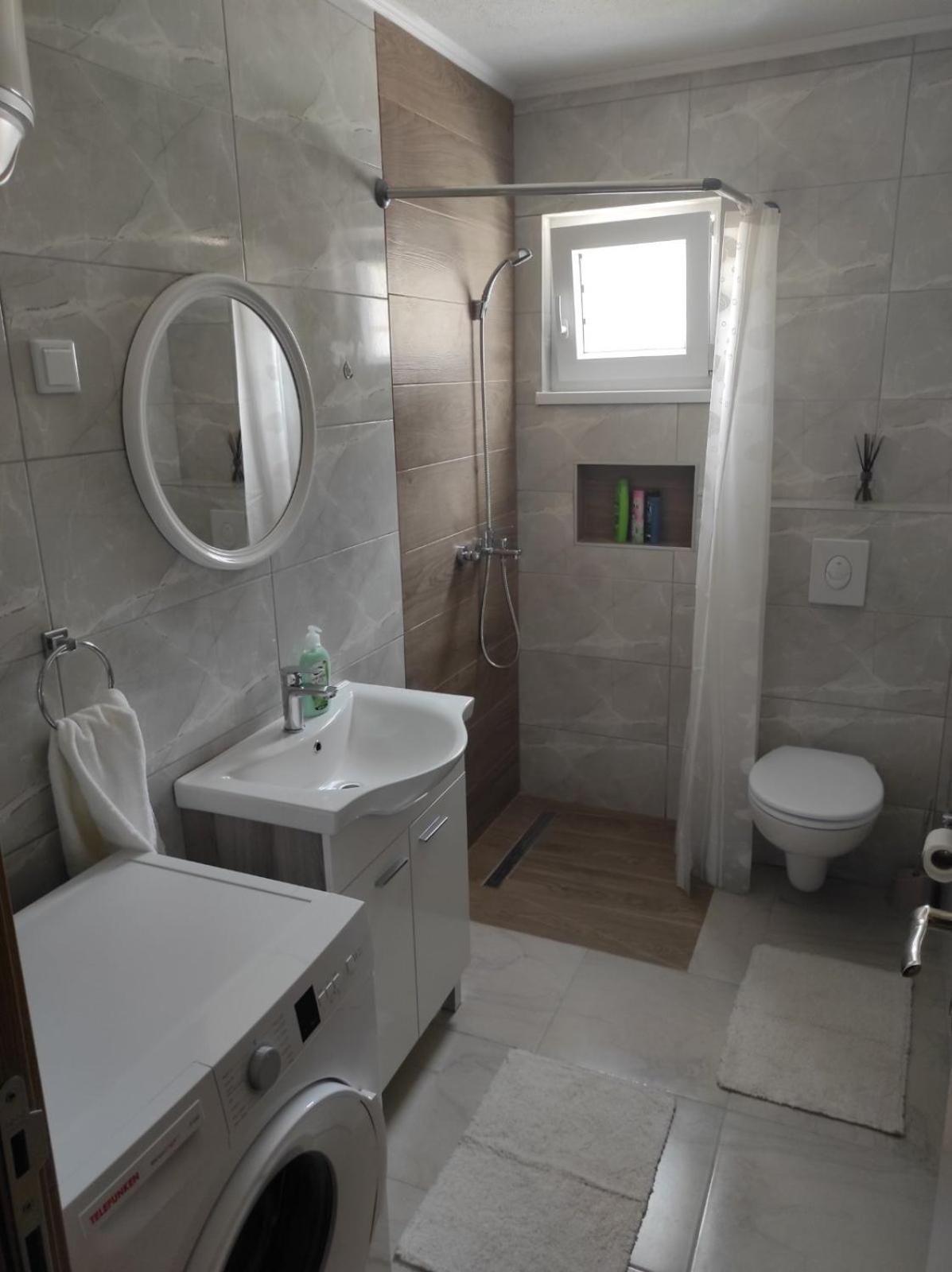 View Of The City - Studio Apartment Мостар Екстериор снимка